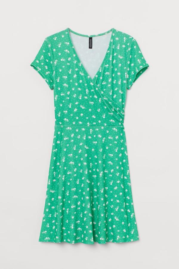 Vestido verde flores (rebajado de 19,99 a 9,99 euros).