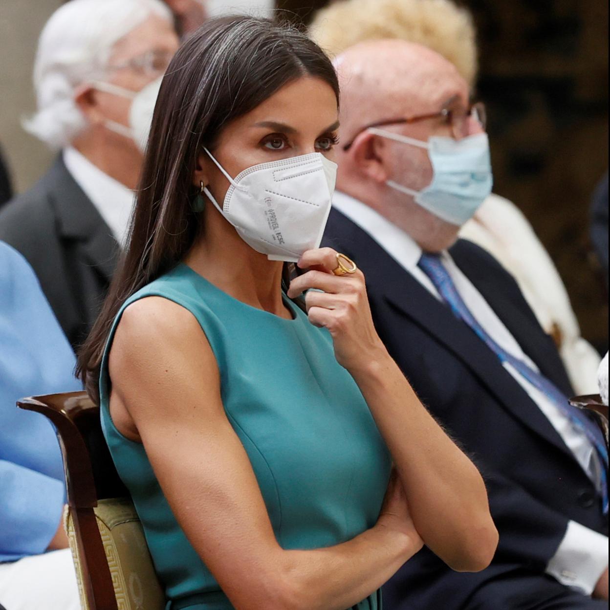 Haz click en la imagen para descubrir los 7 años de Letizia Ortiz como Reina de España en 10 looks espectaculares.