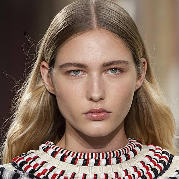 El tratamiento antiacné más vendido de Amazon es este tónico que también resulta beneficioso para las uñas y el cabello