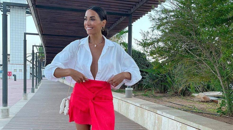 Una camisa blanca es un imprescindible en tu fondo de armario