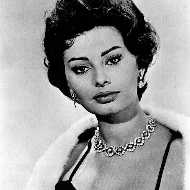 Sofía Loren no fue una belleza al uso de la época, pero despertó pasiones.