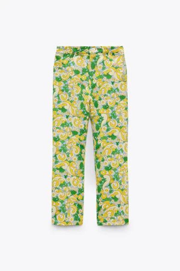 Pantalón recto de tiro alto, con estampado botánico y floral, en tonos verde, azul y amarillo.