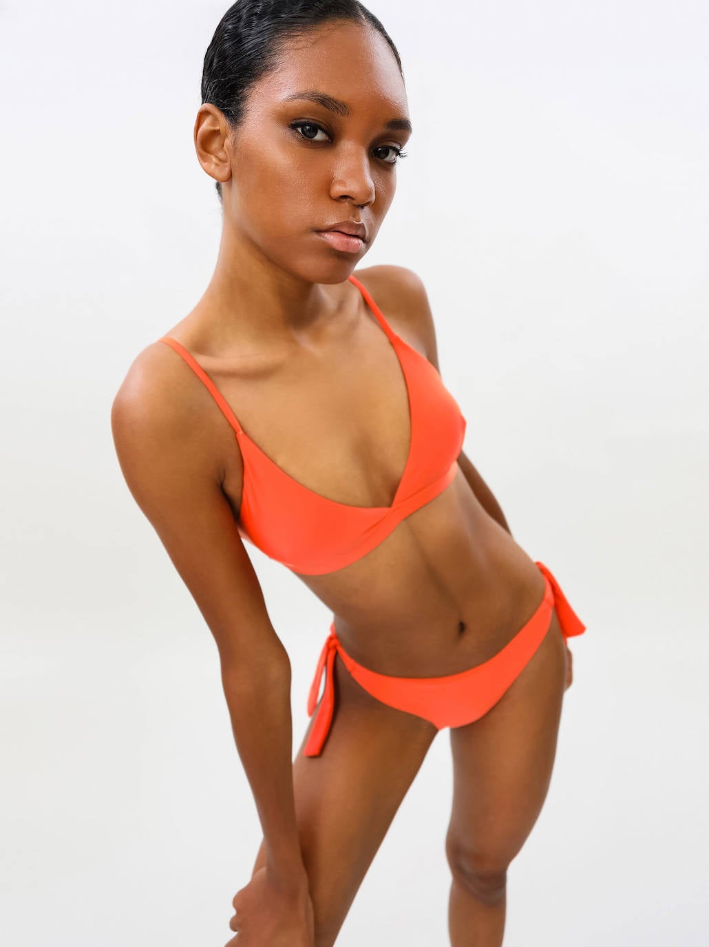 Bikini de triángulo con braguita de corte brasileño, de Lefties (7,99 €).