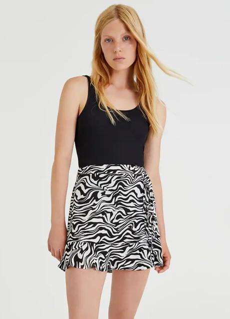 Imagen - Con cinco colores y estampados diferentes, esta minifalda pareo promete dar mucho juego.