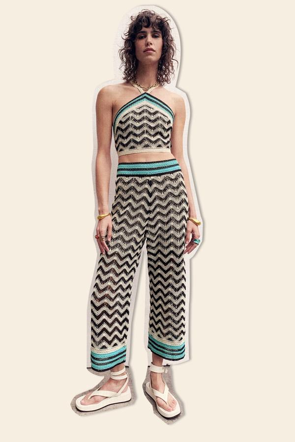 Pantalón de punto con estampado en zigzag de Zara (39,99 euros)