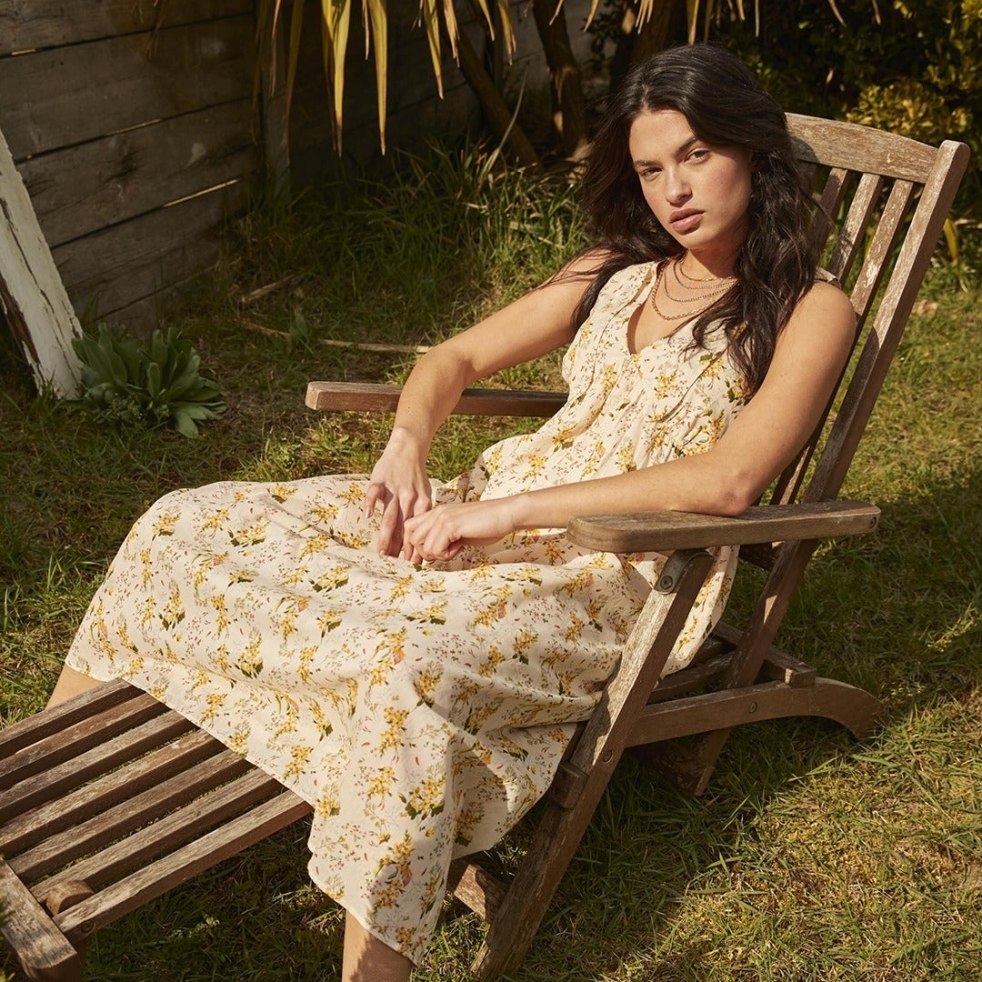 Este vestido midi de estampado floral e inspiración boho que no te querrás quitar este verano (22 euros).