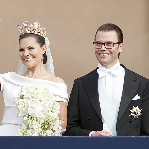 La princesa heredera Victoria de Suecia y su marido el día de su boda.