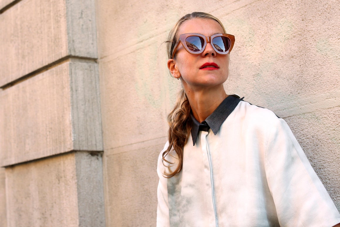 Pincha en la imagen para descubrir las camisas y blusas oversize de Mango con las que conseguirás un look cómodo con mucho estilo.