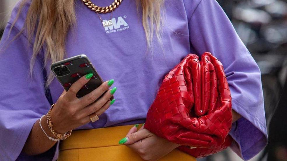 Las irreverentes mezclas de las expertas en moda harán que te conviertas en toda una adicta al color