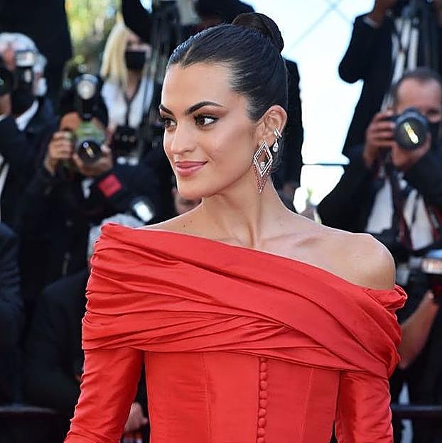 Imagen principal - Algunos de los productos de Dior utilizados para el maquillaje de Marta Lozano.