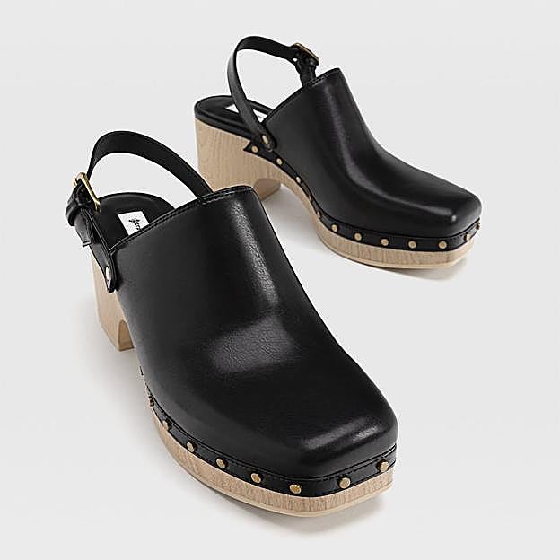 Imagen principal - Los zuecos de tacón de Stradivarius los hemos visto similares en el street style.