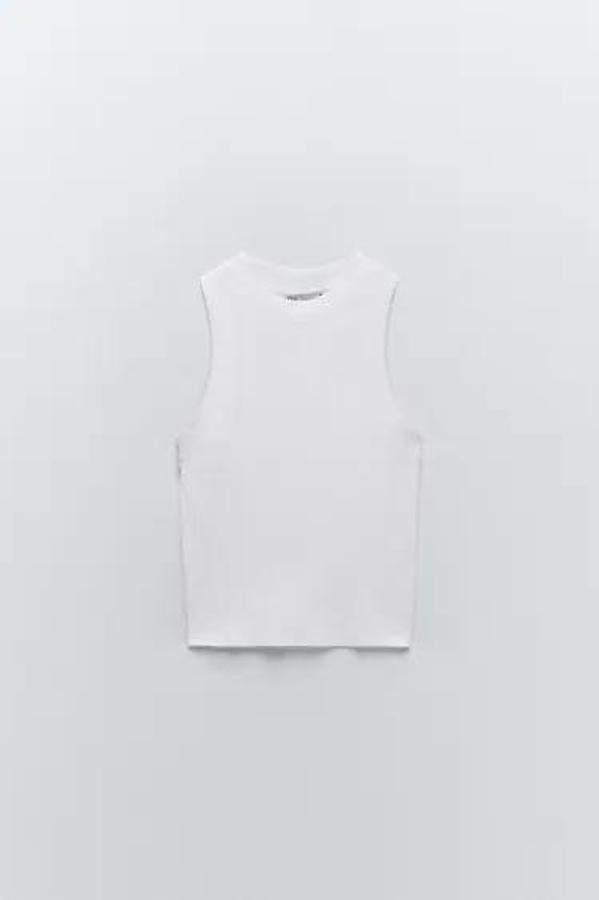 Camiseta básica sin mangas, color blanco.