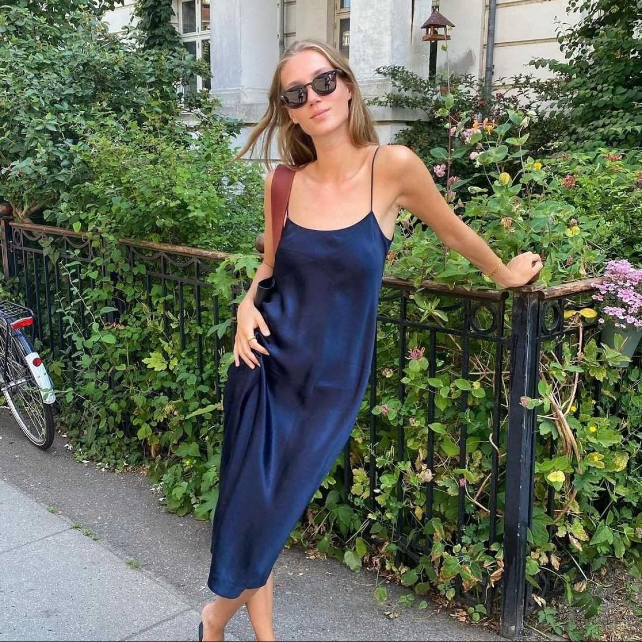 Pincha en la imagen para descubrir los vestidos blancos que te silucionarán el «qué me pongo» todo el verano