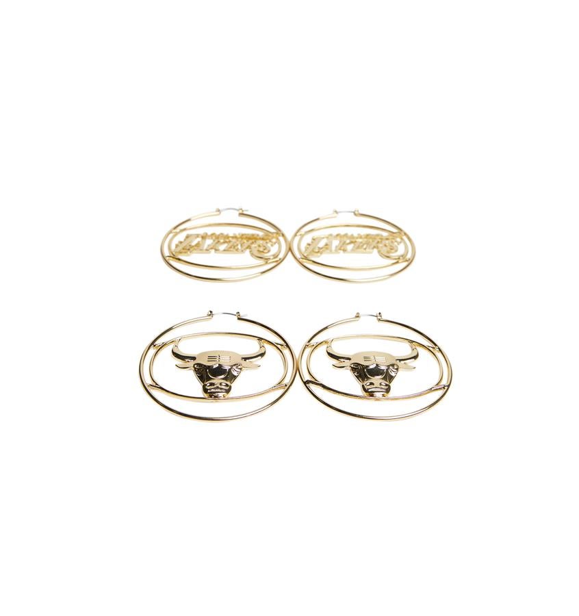 Set de pendientes en forma de aro (12,99 euros).