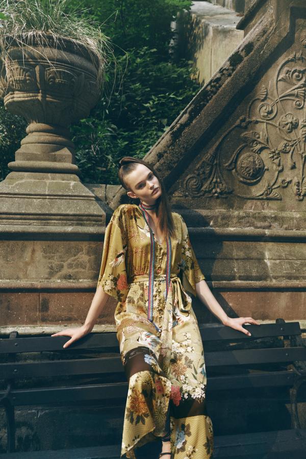 Vestido estilo kimono con botones de Zara (49,99 euros)