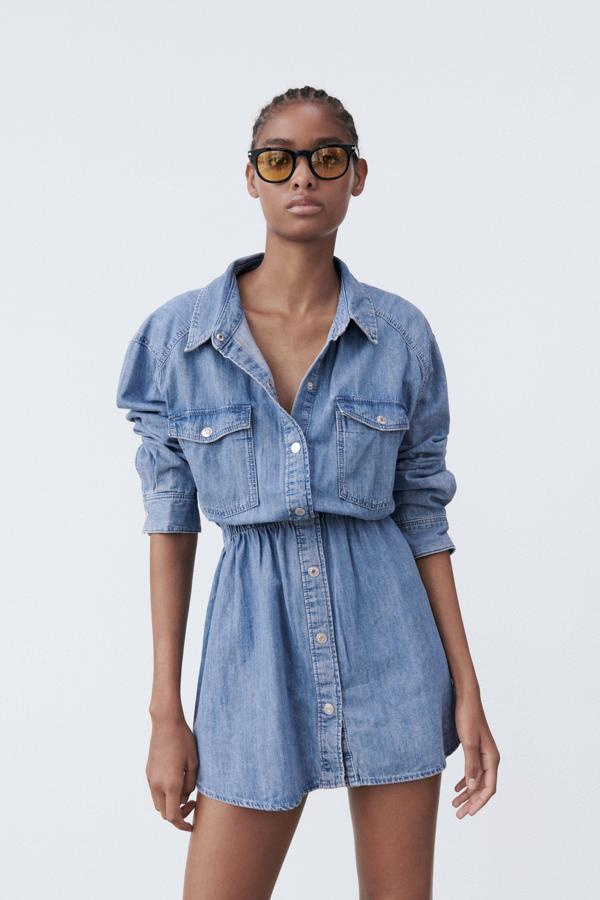 Vestido vaquero estilo camisero de la nueva colección de Zara (29,99 euros)