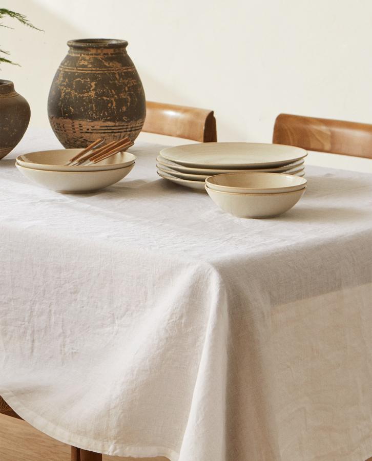 Mantel de lino en color blanco con efecto vintage (59,99 €)