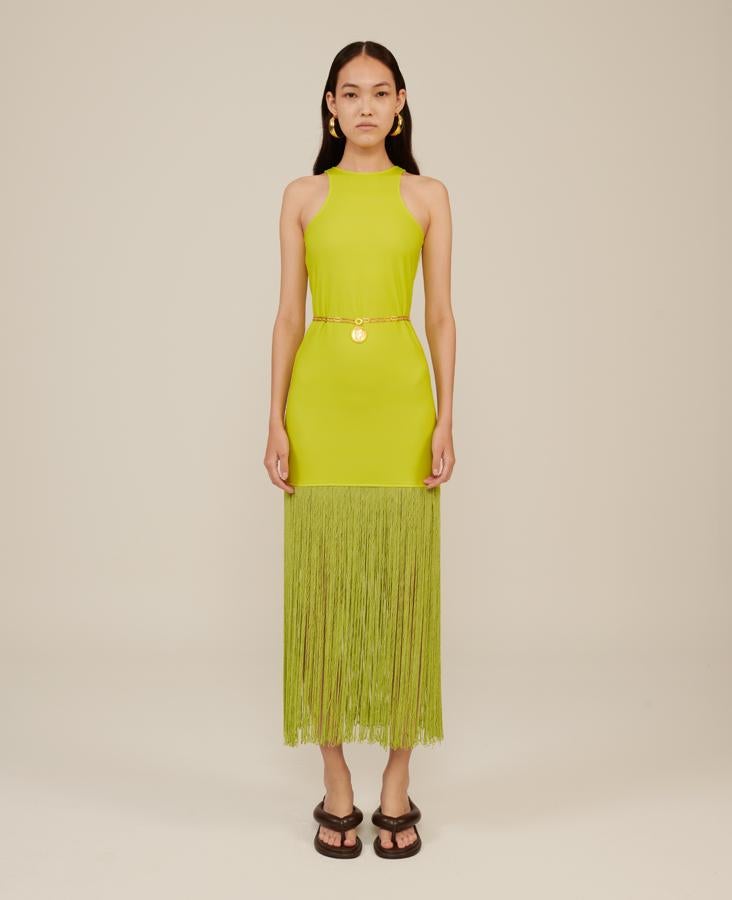 Vestido sin mangas con flecos en el bajo, en color lima.