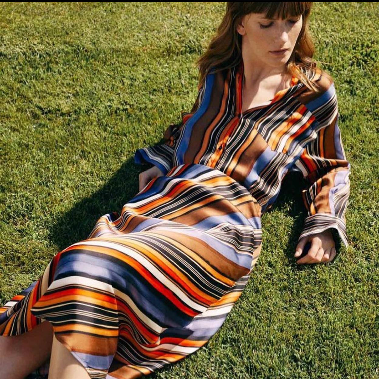 Pincha en la imagen para descubrir los conjuntos de top y pantalones que son ideales para tus noches veraniegas