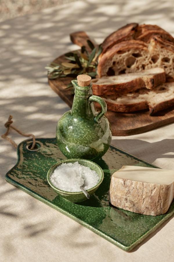 Bol pequeño (4,99 €) de cerámica en color verde. Se puede combinar con la tabla de cortar y la aceitera.