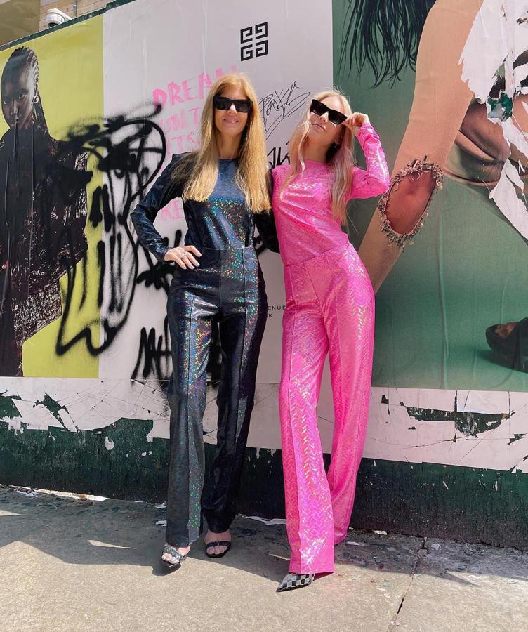 Los conjuntos también tienen glitter. Y, como puedes observar, valen perfectamente para el día.