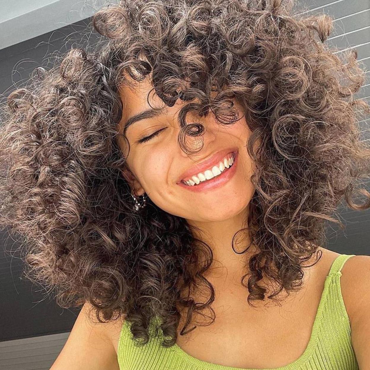 Pincha en la imagen para conocer los mejores productos para secar tu cabello al aire y no tener nunca más encrespamiento