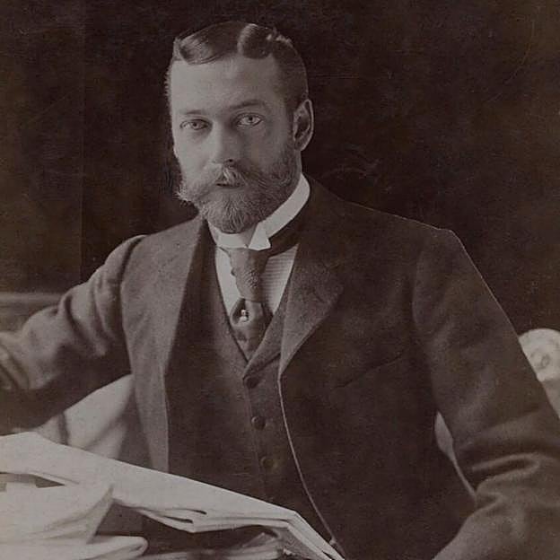 El rey Jorge V, el responsable de que los Windsor se llamen Windsor.