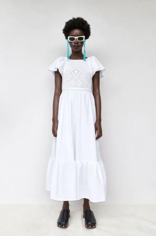 En color blanco con cuerpo de crochet (39,95 euros).