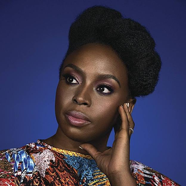 Chimamanda Ngozi Adichie, la activista que ha reinventado el feminismo, analiza ahora el dolor y la pérdida
