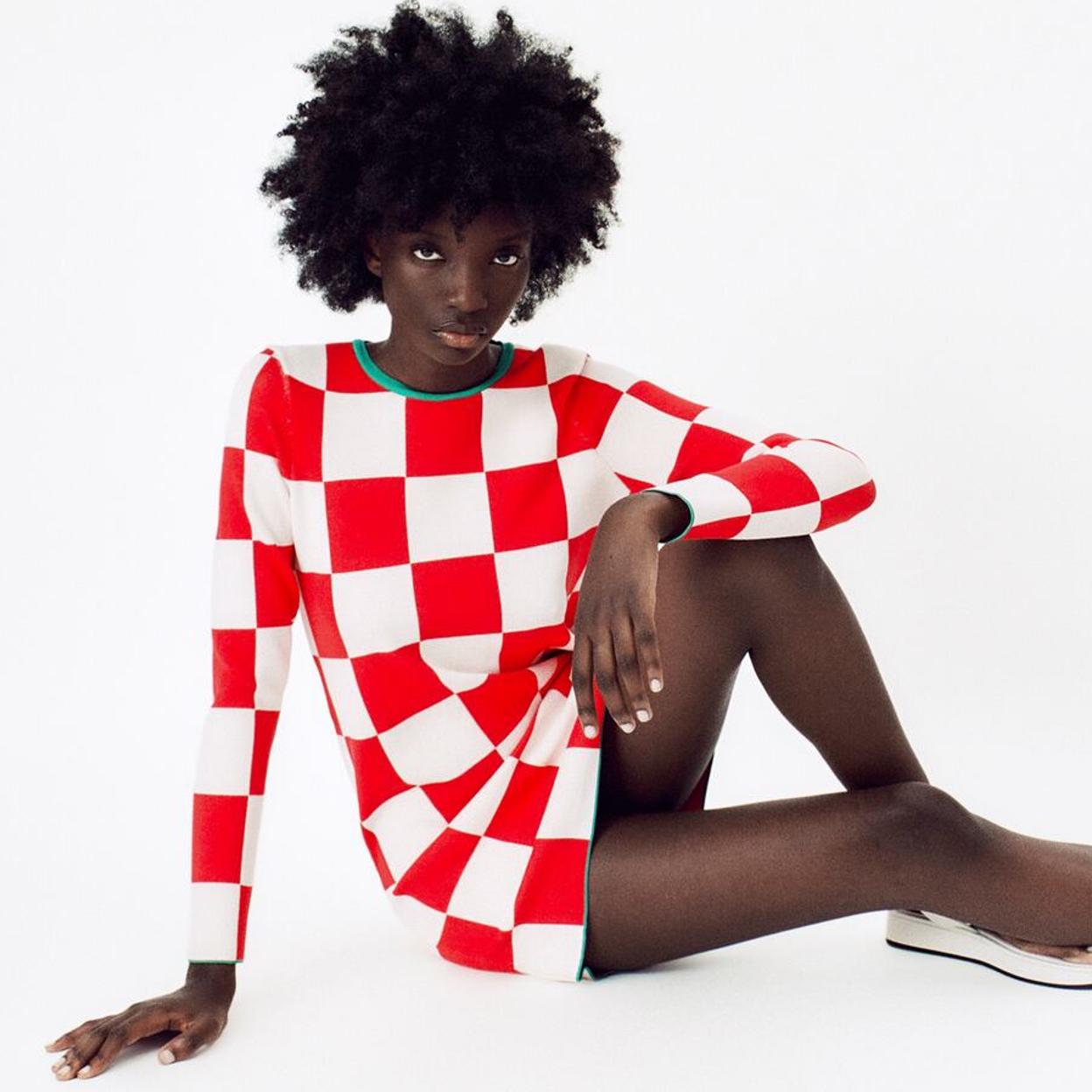 Pincha en la foto para ver los vestidos de estampado vichy con los que ir a la última esta temporada