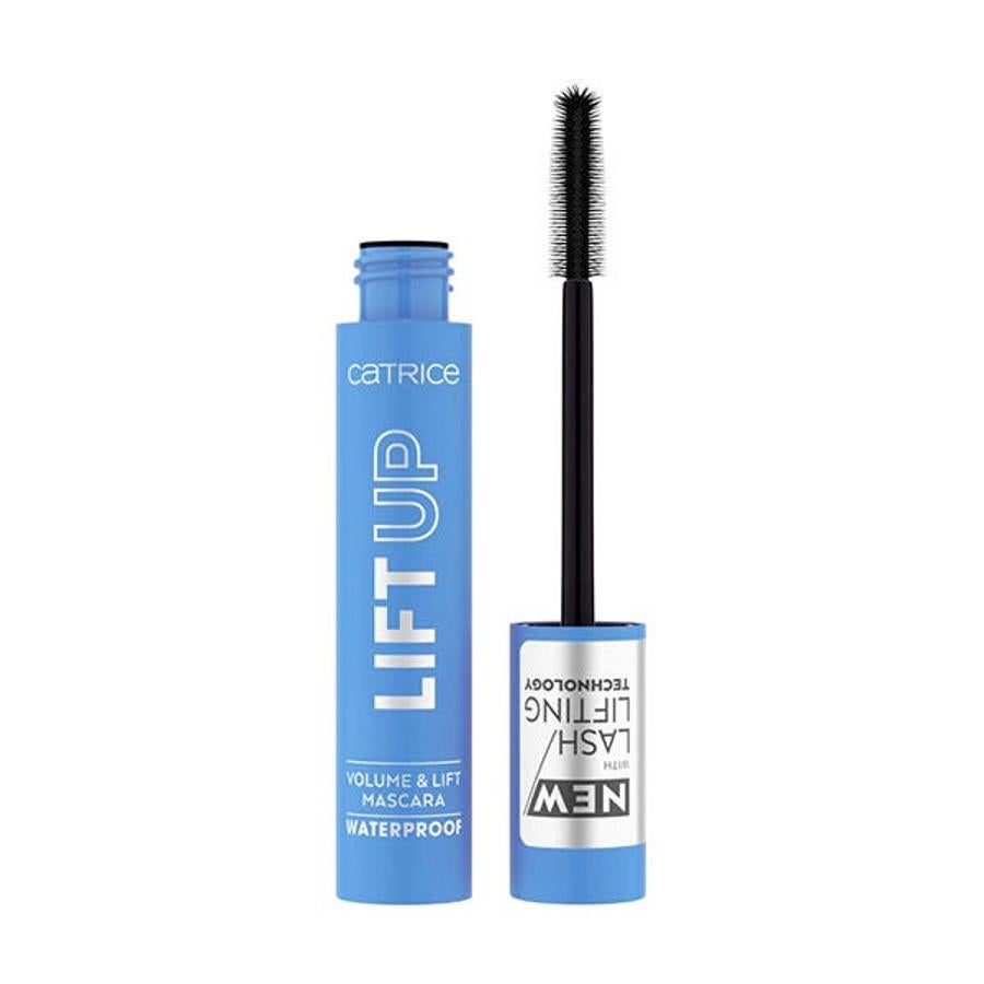 Lift Up Volume & Lift Mascara Waterproof de Catrice lleva polímeros con efecto lifting que consiguen unas pestañas increíblemente rizadas y con efecto lifting de una sola pasada. La fórmula con proteína de arroz y provitamina B5 del complejo power-care proporciona un cuidado extra a las pestañas (4,45 euros).