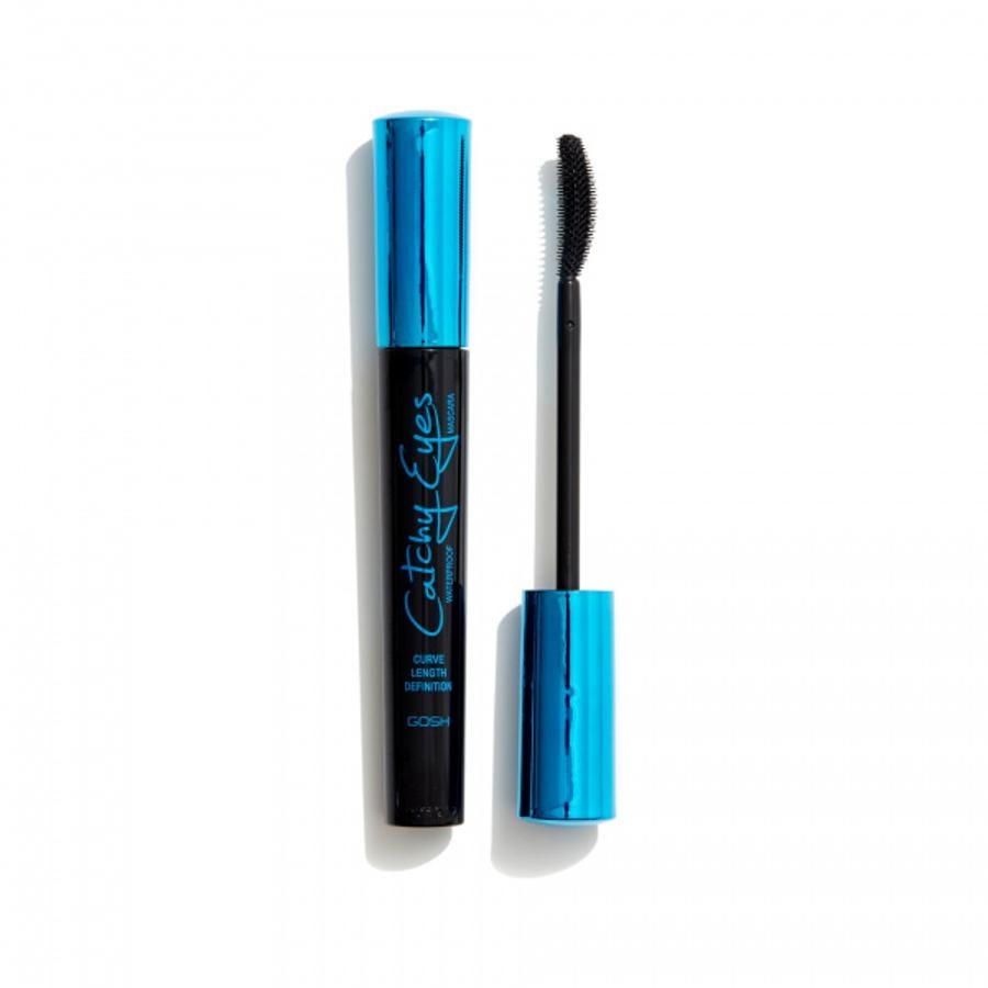 Catchy Eyes Mascara Waterproof de Gosh proporciona un efecto curvo y de "ojo de gato" a las pestañas. La fórmula resistente al agua garantiza un aspecto totalmente libre de manchas en cualquier clima. Por eso esta máscara de pestañas es perfecta para hacer deporte o darse un chapuzón en la piscina.