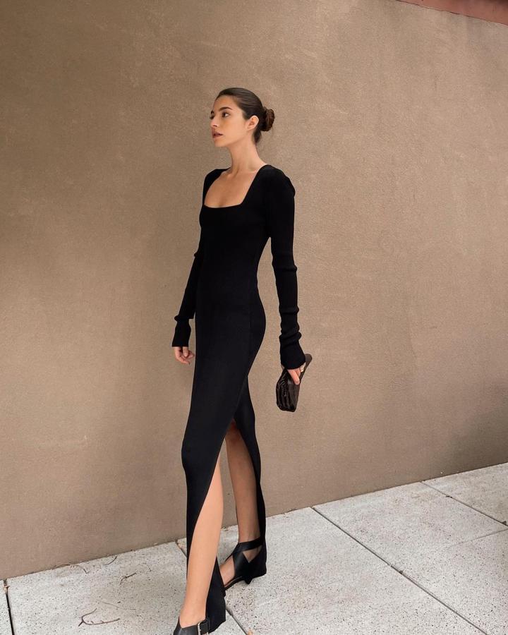 Toda mujer debe tener un su armario un vestido negro. El estilo lo decides tú, pero es imprescindible en cualquier época del año.