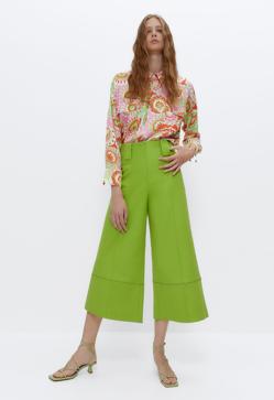 Imagen secundaria 2 - Esta es la blusa con estampado psicodélico que marca tendencia y que puedes combinar de mil formas