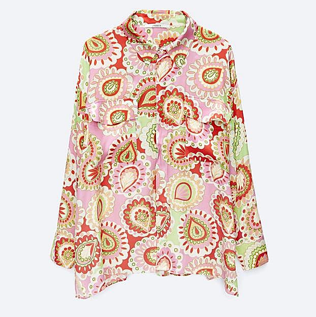 Imagen principal - Esta es la blusa con estampado psicodélico que marca tendencia y que puedes combinar de mil formas