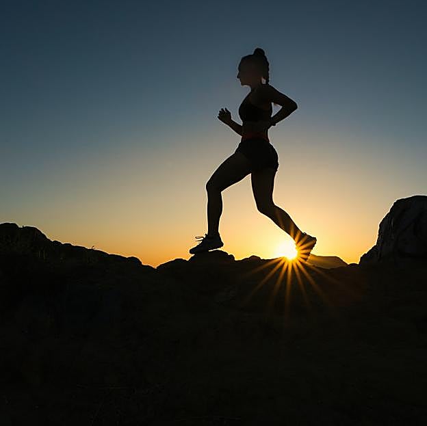 Cardio vs pesas: ¿qué entrenamiento es mejor para perder peso? El secreto está en las calorías