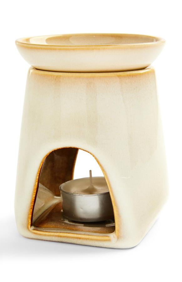 En color crema, este quemador de aceite de cerámica tiene un precio de 5 euros.
