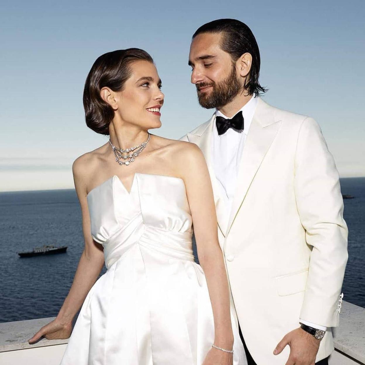 Carlota Casiraghi y Dimitri Rassam se casaron en 2019. Si quieres ver los mejores looks de la hiaj de Carolina de Mónaco, pincha en la imagen.