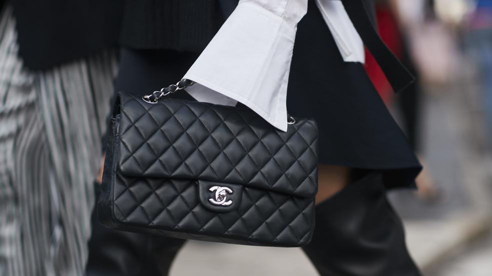 La bandolera acolchada sigue siendo el bolso tendencia y Stradivarius tiene los diseños perfectos para tus looks de noche