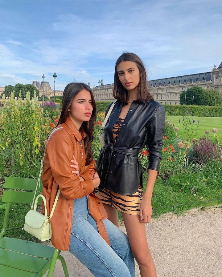 Entre chaqueta y camisa, pero siempre con cinturón. Esta versión de la prenda de cuero estiliza mucho la figura al definir la cintura. Póntela con un vestido animal print y obtendrás una estética rockera chic muy rejuvenecedora.