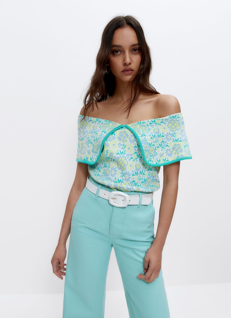 Top de punto palabra de honor bordado de flores y solapas bobo XL, de las rebajas de Uterqüe (29,95 €).