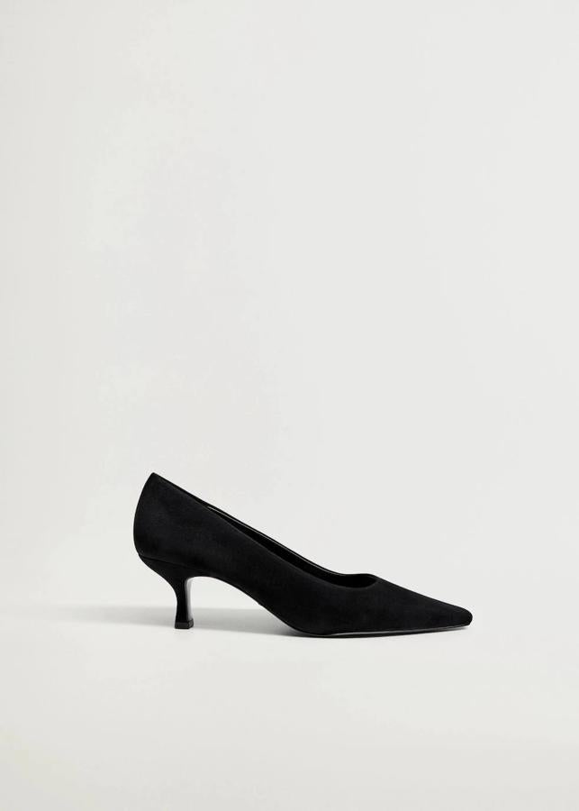 Zapato salón de piel en negro, de la colección Violeta by Mango.