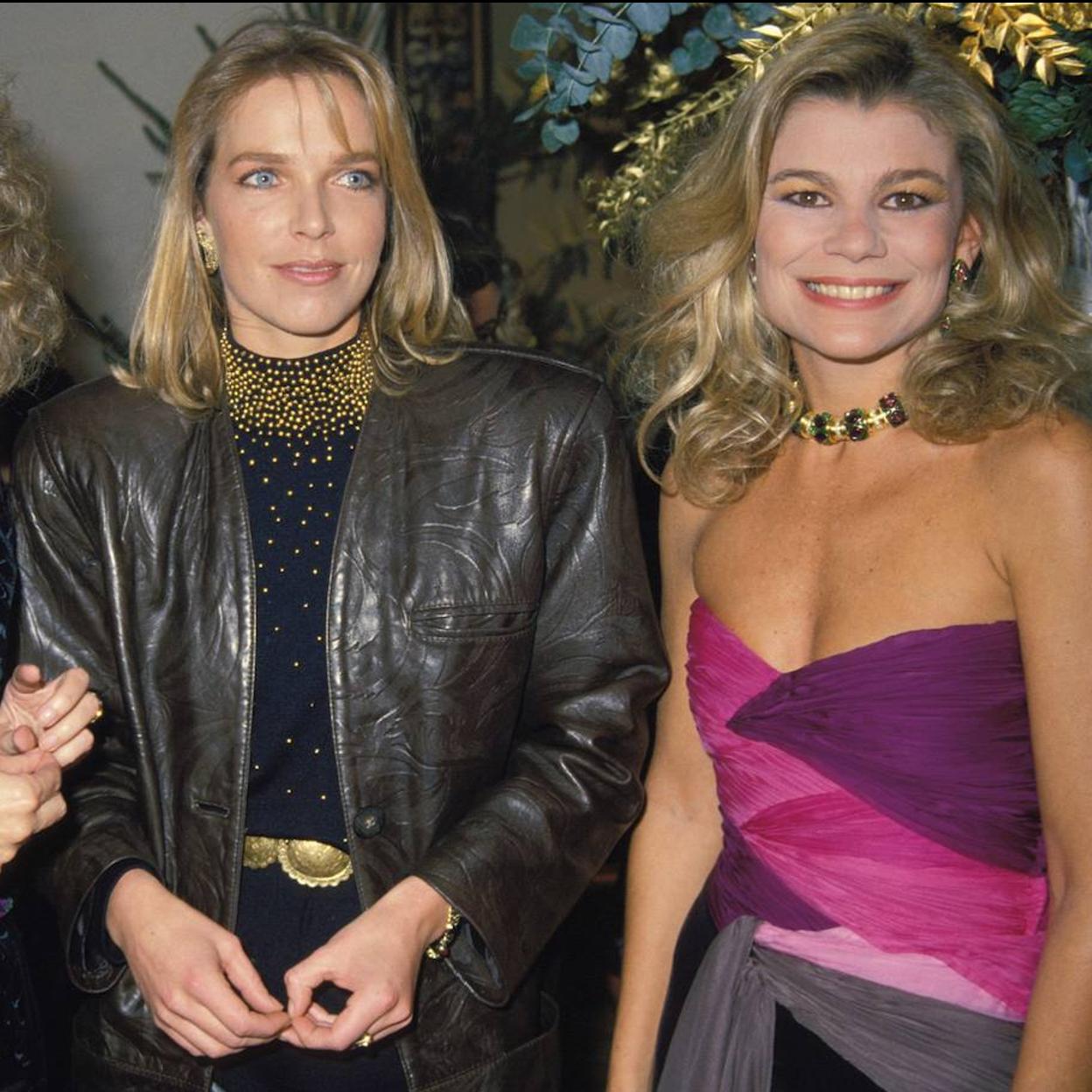 Sofía junto a Cari Lapique en una fiesta en los años ochenta.