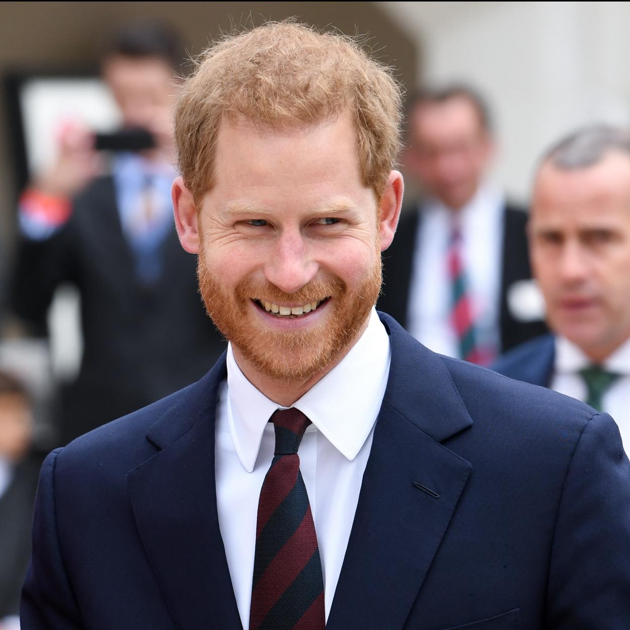 Enrique de Sussex fue durante años el nieto favorito de la reina Isabel II, pero ahora se ha convertido en un quebradero de cabeza. Si quieres ver la vida de la reina en imágenes, pincha en la foto.