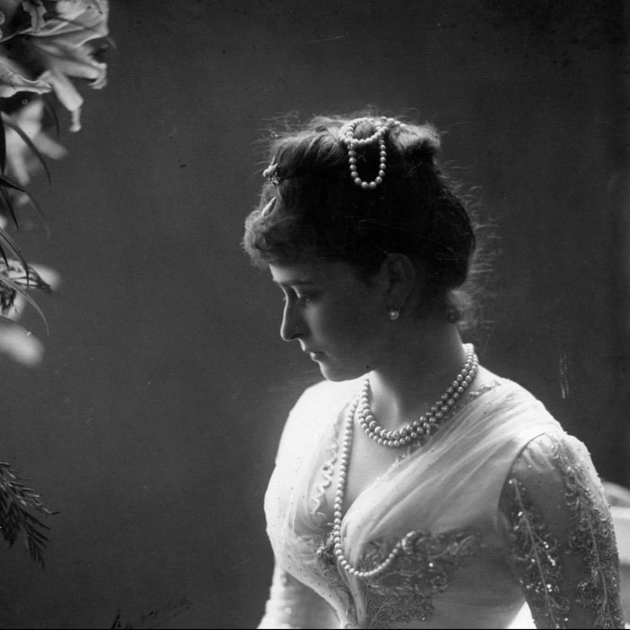 Pincha para ver a historia detrás de las 15 tiaras más impactantes de la realeza: de Doña Letizia a la reina Isabel II