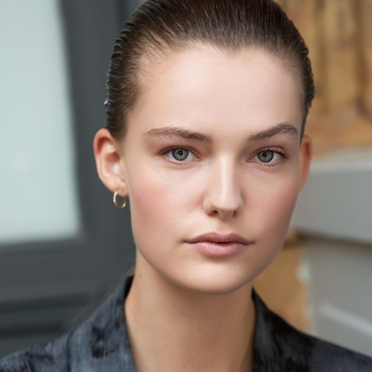 Pincha en la imagen para conocer los mejores contornos de ojos antiedad de alto rendimiento para rejuvenecer tu mirada. 