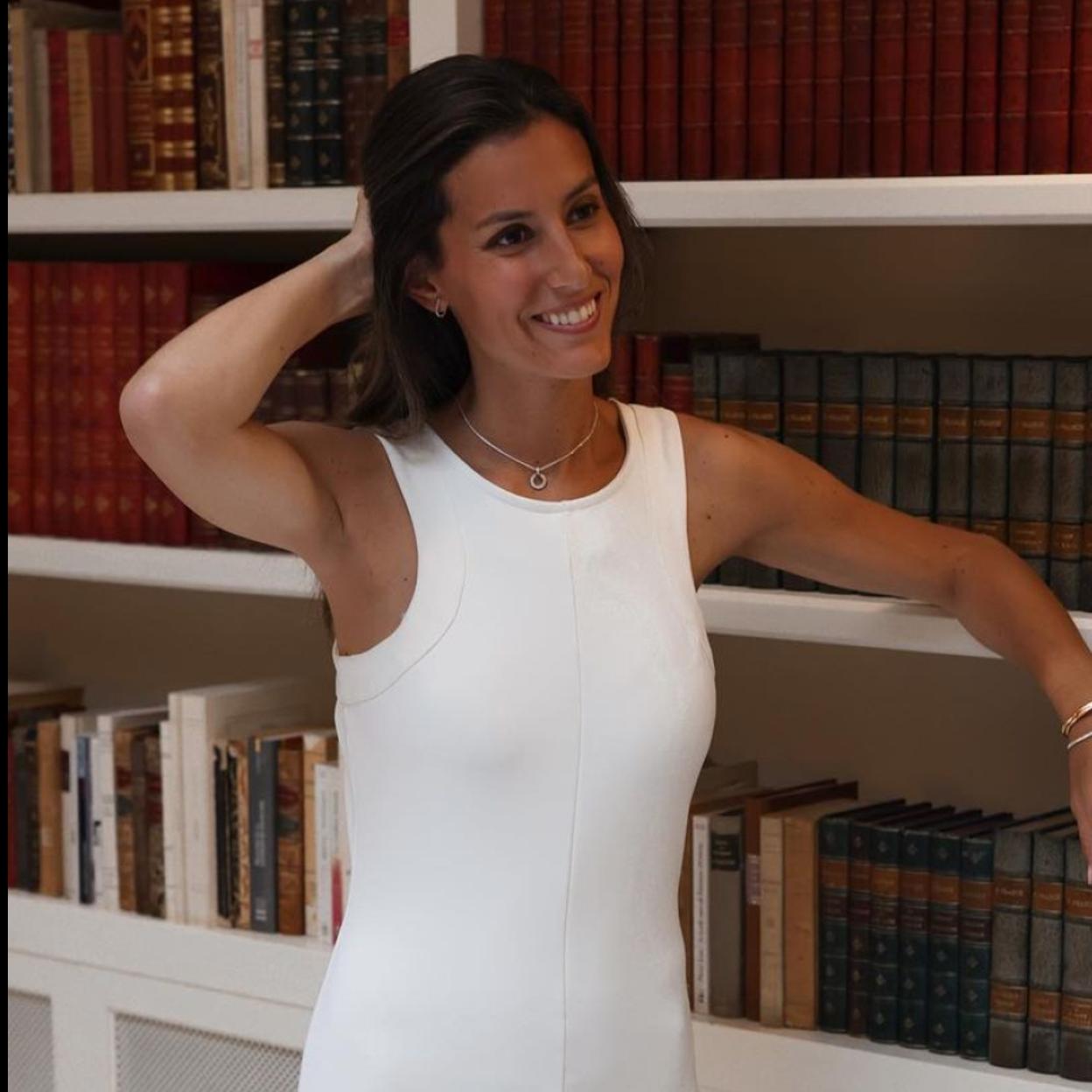 Ana Boyer confirma que el vestido largo es el favorito del verano y arrasa en Instagram con uno muy ponible y rejuvenecedor