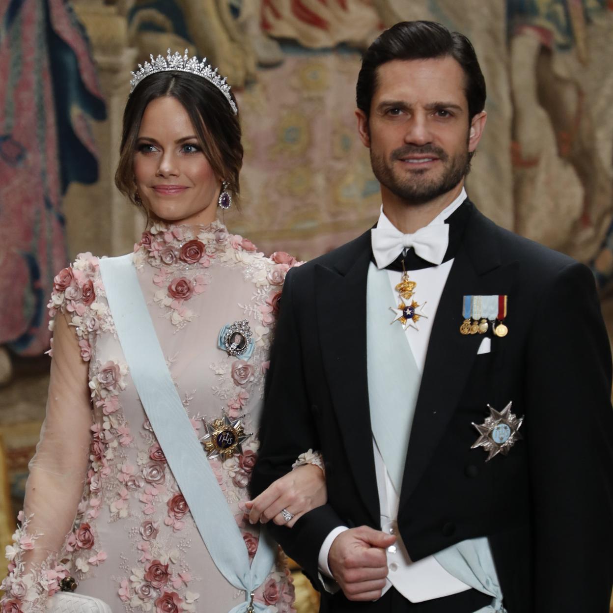 El matrimonio entre el príncipe CArlos Felipe y Sofía Hellqvist causó conmoción. Si quieres ver más matrimonios royal/plebeyo, pincha en la imagen.
