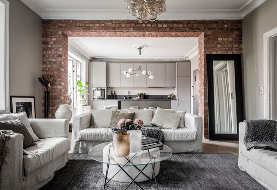 Aprovecha la reforma de tu casa para dejar a la vista joyas como una pared antigua de ladrillo. El efecto ornamental es inmejorable.