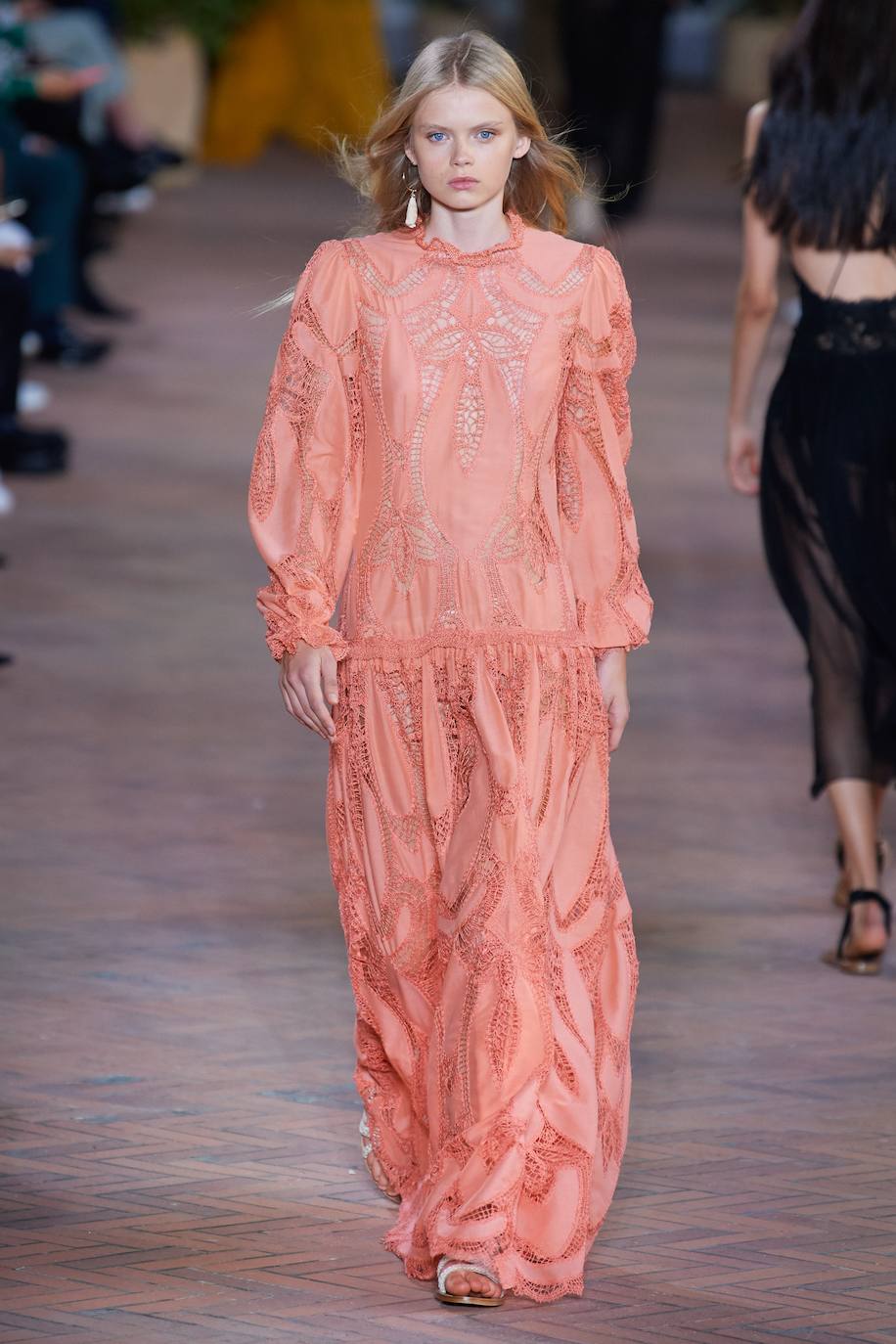 Desfile p/v 2021 de Alberta Ferretti